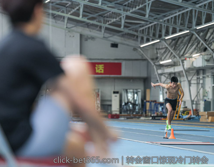 转会窗口惊现冷门转会